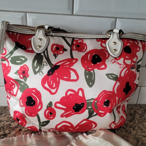 NWT Coach Poppy Print Satin Bag - Picture 9 of 9